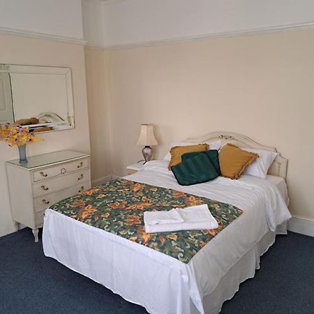Double Room Available- London Seven Kings Seven Kings Train Station Ilford Buitenkant foto