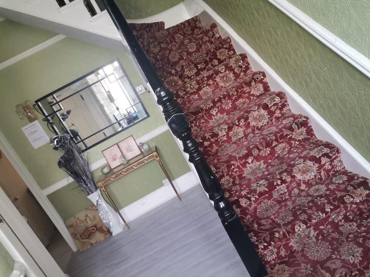 Double Room Available- London Seven Kings Seven Kings Train Station Ilford Buitenkant foto